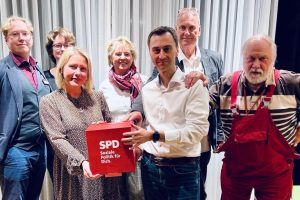 Bis auf Lothar Barop konnten alle Vorstandsmitglieder die Wahl persönlich annehmen. Von links nach rechts: Laurin Schwarz, Stefanie Klintworth, Claudia Wittburg, Alexandra Petersen, Murat Sayinc, Christian Freitag und Lothar Kassemek