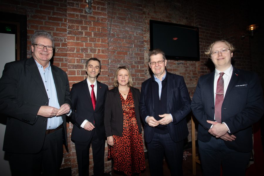 Neujahrsempfang der SPD Wedel am 29.01.2023 (von links: Thomas Hölck, Murat Sayinc, Claudia Wittburg, Ralf Stegner, Laurin Schwarz)